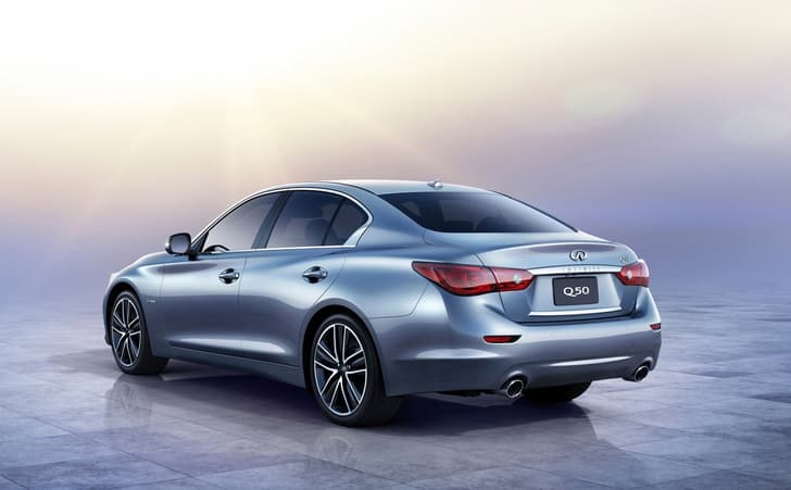 Infiniti Q50 saloon photo gallery